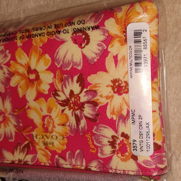 COACH🇺🇲 Vintage Daisy Script Print Corner Zip - Picture 6 of 12